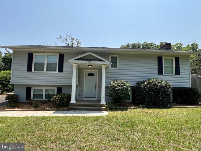 Photo - 311 Oakridge Dr House