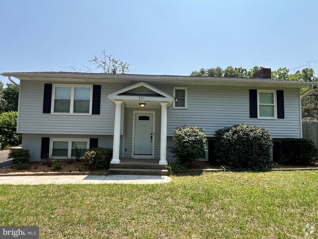 Building Photo - 311 Oakridge Dr Rental