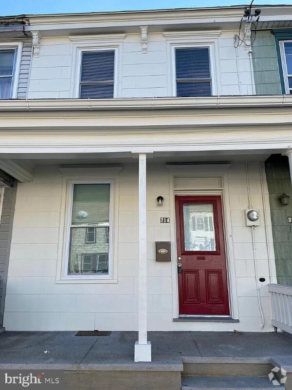 Building Photo - 714 Walnut St Rental