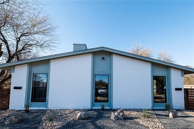 Building Photo - 4900 Hawk Cove