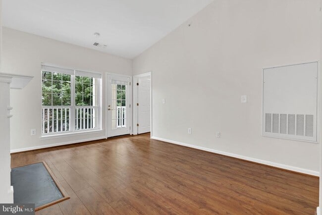 Building Photo - 4560 Strutfield Ln Unit 1414