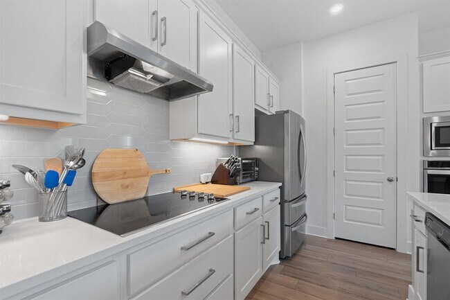 Photo - 16913 Adoro Dr