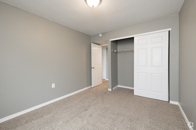 2BR,1BA - 850SF