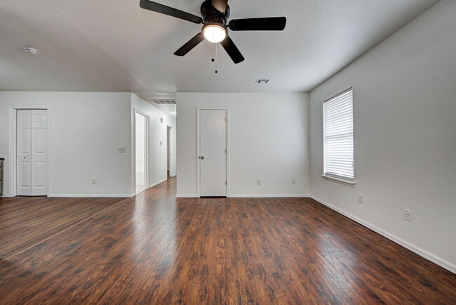 Photo - 109 E Hayes St