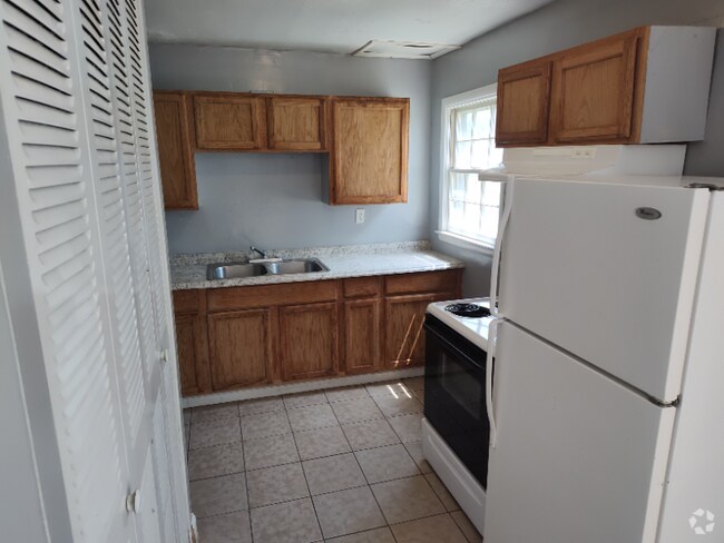 Building Photo - 14 N Ritchie Ave Rental