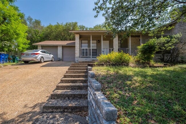 Photo - 6811 Thorncliffe Dr Townhome