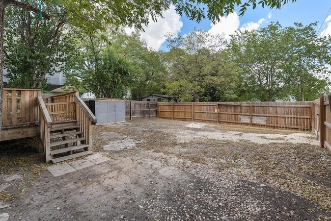 Photo - 204 Lessin Ln