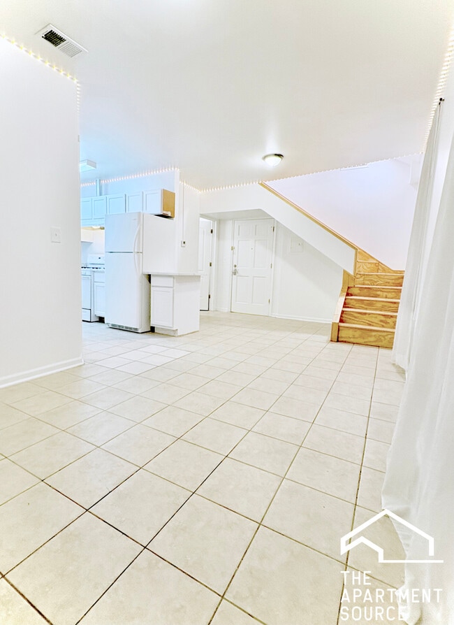 Photo - 1900 S Throop St