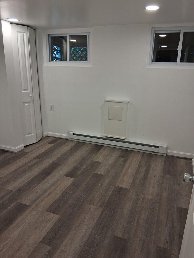 Photo - 560 25th Pl NE