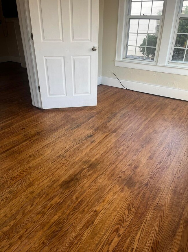 Photo - 210 Hunter St