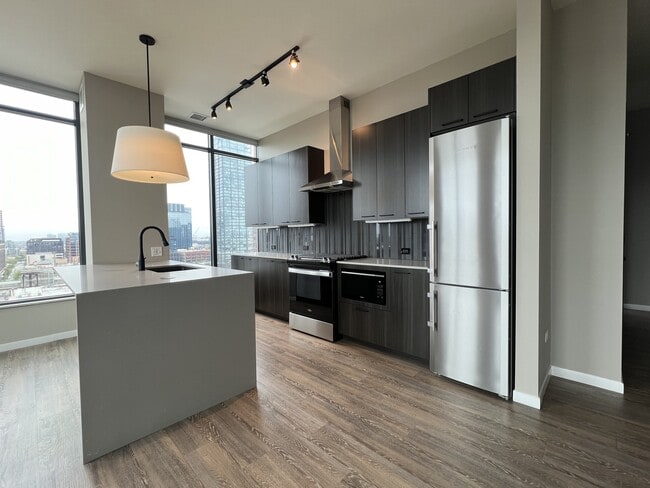 Photo - 932 W Washington Blvd