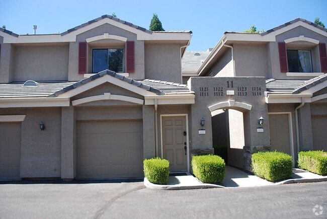 Building Photo - 1 bedroom townhouse in Tanamera