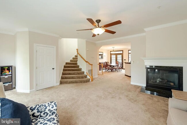 Photo - 10655 Hillingdon Rd