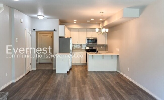 Photo - 1689 Grand Ave