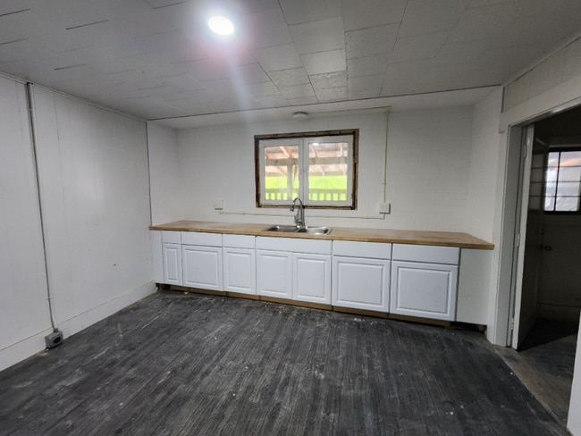 Photo - 1401 US-2 Apartment Unit 2