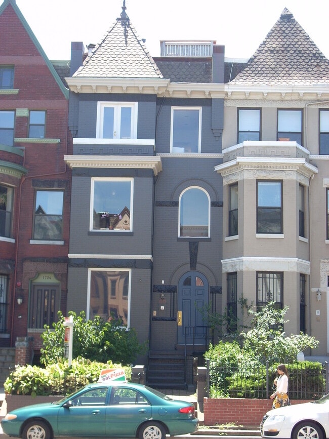 LARGE 2 Bed 2 Bath Condo on the Second Lev... - LARGE 2 Bed 2 Bath Condo on the Second Lev...