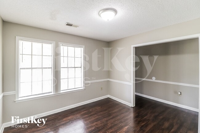 5716 Remsen Ave