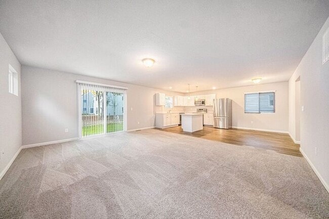 Photo - 1002 Chittock Ave