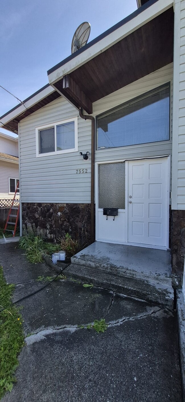 Building Photo - 7552 17th Av