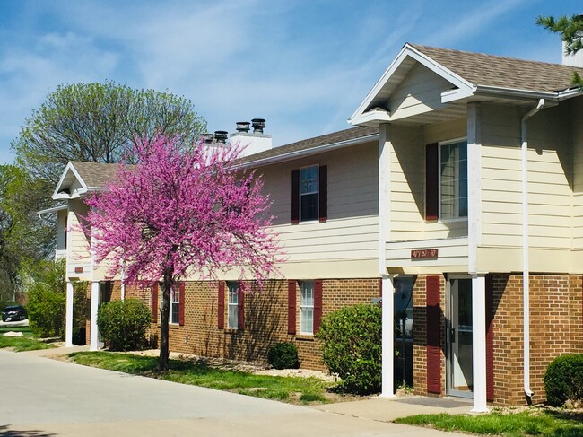 Hyde Park Townhomes & Apartments - Hyde Park Townhomes & Apartments