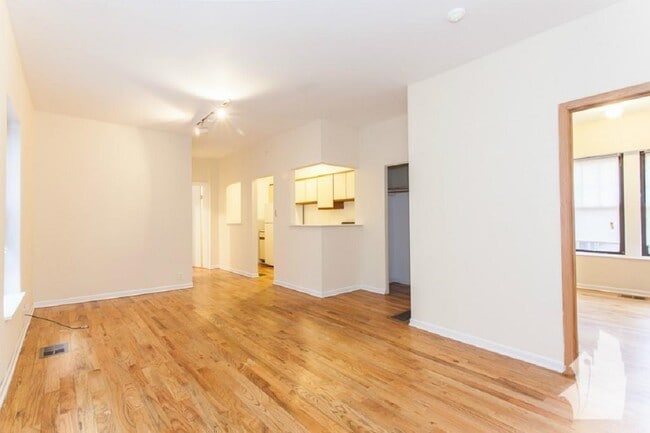 Building Photo - 660 W Cornelia Ave Unit #  014