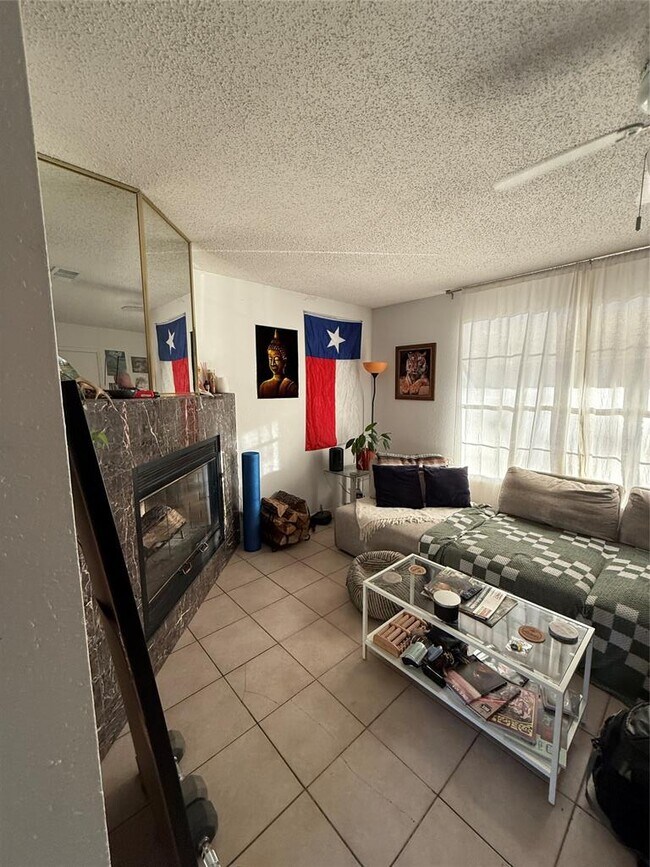 Building Photo - 8311 Hathaway Dr