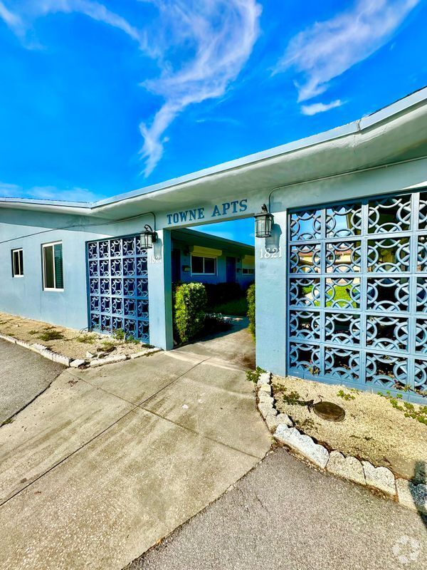Building Photo - 1821 N 17th Ct Rental