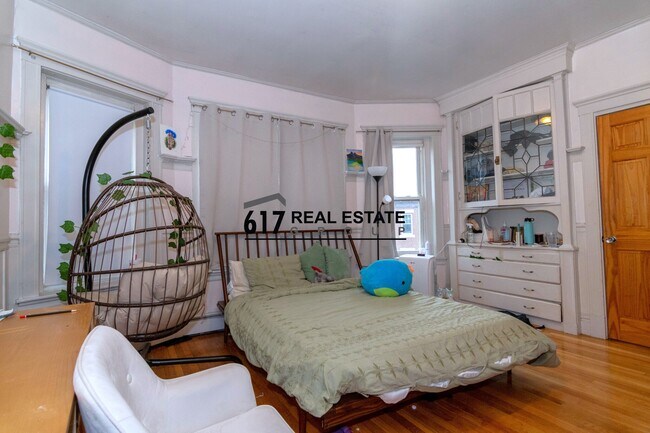 Photo - 157 Thorndike St Unit 1