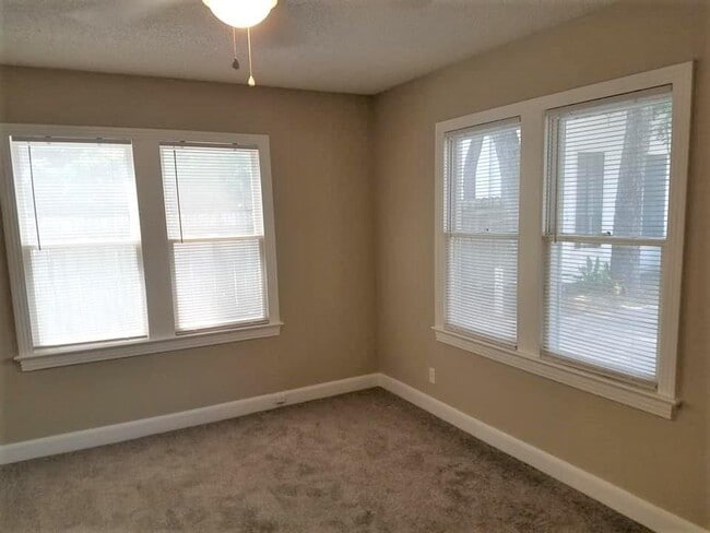 Photo - 110 E 30th St