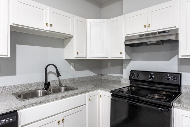 2BR, 2BA - 750SF - Kitchen