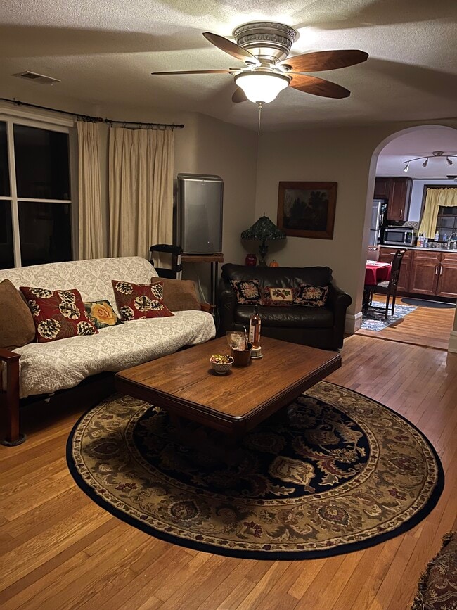 Photo - 450 Lake Shore Dr W Unit Apt A