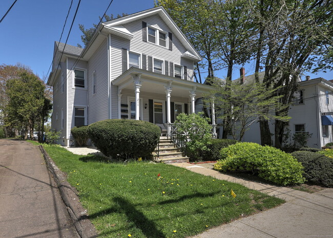 Photo - 211 Montowese St