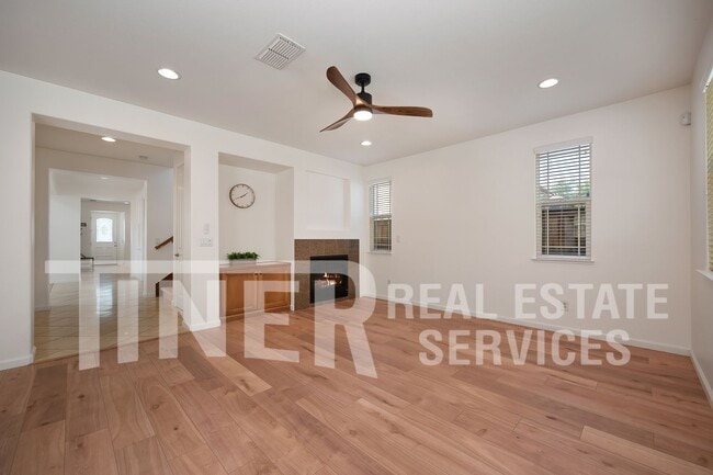 Photo - 2469 Kinsella Way