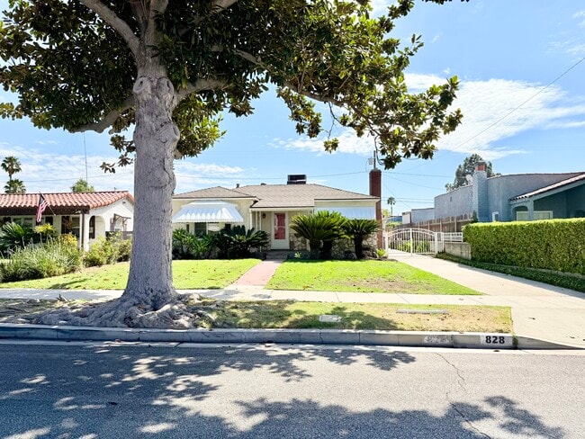 Building Photo - 828 N Pass Ave