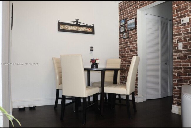 Photo - 7331 Gary Ave Unidad 209