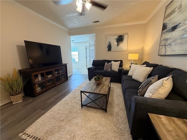 Photo - 903 Crepe Myrtle St