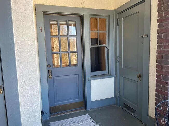 Building Photo - Cozy 2 Bedroom Apartment