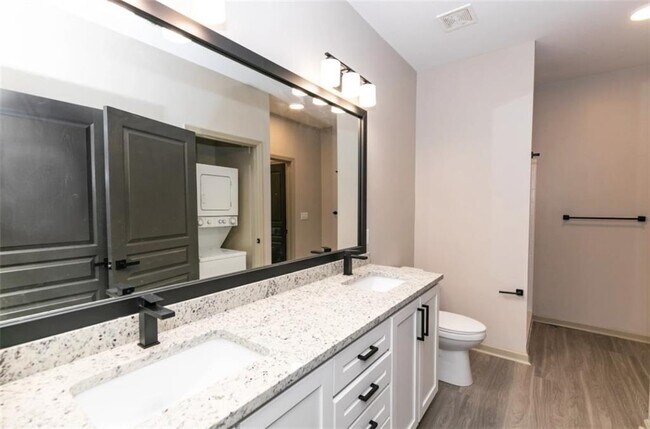 Photo - 1000 Ashwood Pkwy Unidad 1415