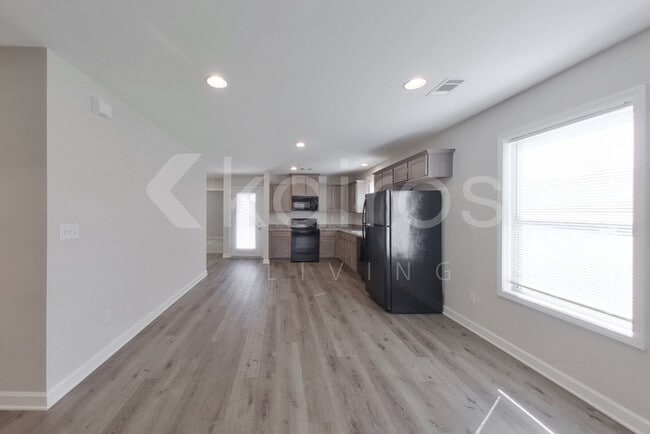 Photo - 1396 Maxwell Cir