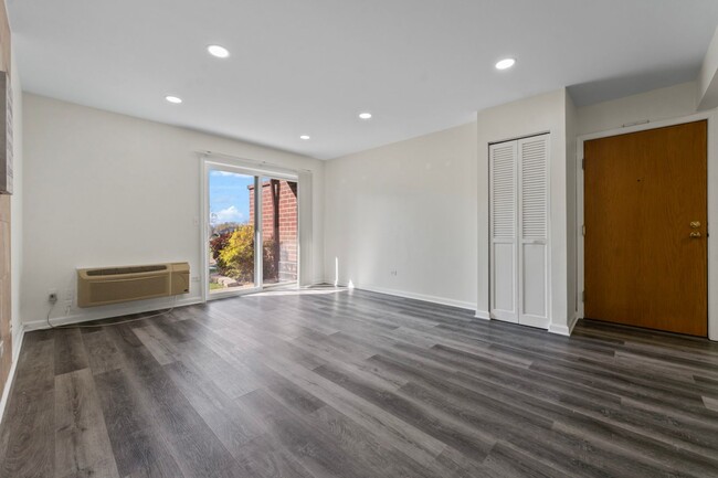 Photo - Lakeside Villas