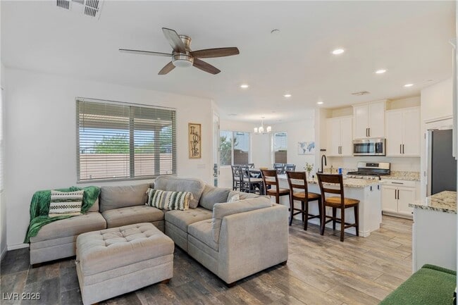 Photo - 976 Bluebell Brook St