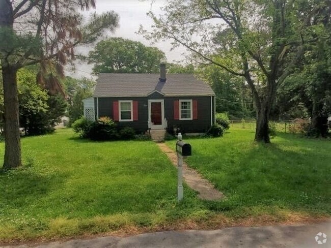 Building Photo - Bungalow style home off of Staples Mill on...
