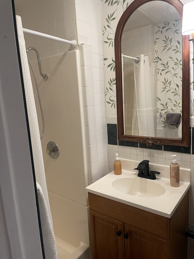 Photo - 1737-1/2 S 10th St