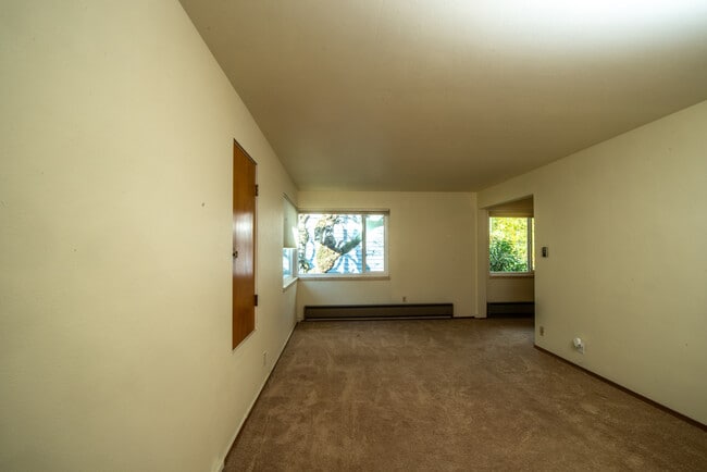 Photo - 922 10th Ave E