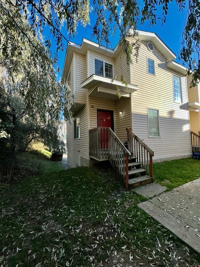 Beautiful Home with heated 2 car garage! C... - Beautiful Home with heated 2 car garage! C...