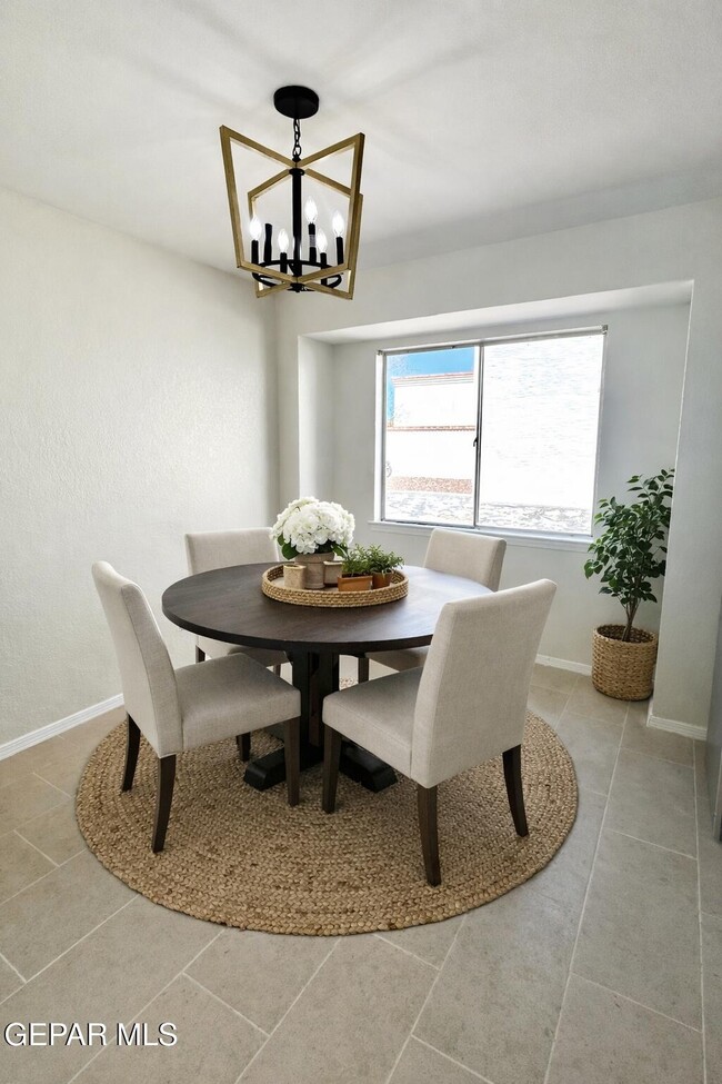 Photo - 740 Tepic Dr