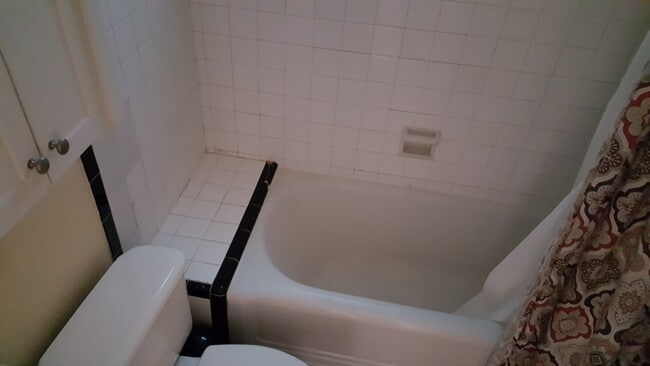 Photo - 312 18th Pl NE