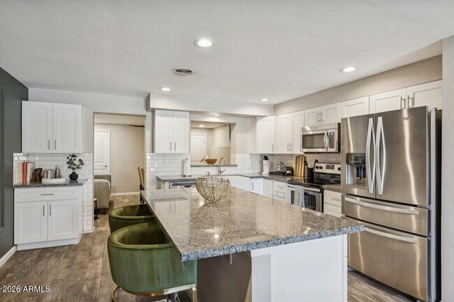 7635 E Minnezona Ave