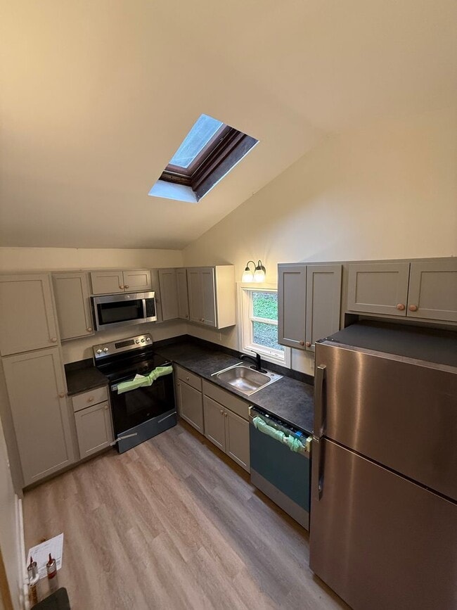 Building Photo - Newly Renovated 2-Bedroom 1 Bath-  Retreat on 12 Secluded Acres with Trails in Kintnersville! Unit 520 Kintner Rd