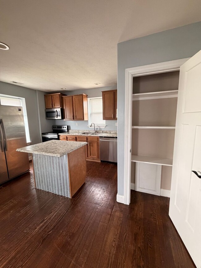 722 S Spring St Unidad 722 S Spring- 3C